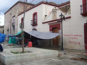 Oaxaca : des professeurs en grève dorment dans le zocalo