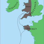 Entre le 4è et le 5è siècle, fuyant les Anglo-saxons, les Bretons de Grande-Bretagne passèrent la Manche pour se réfugier dans la presqu'île armoricaine.