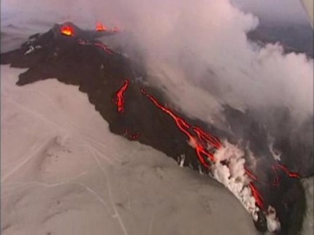 Volcan en éruption