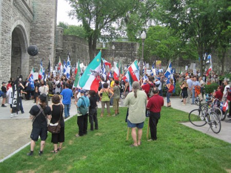 Manifestation antimonarchiste à Québec