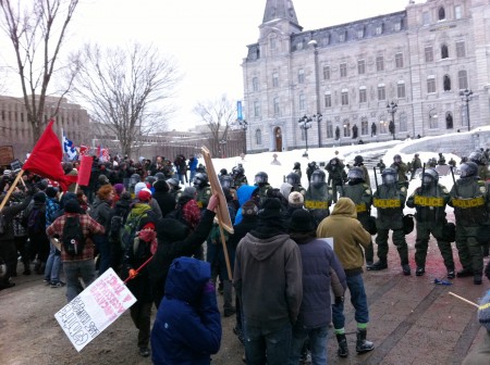 L'anti-émeute devant le parlement