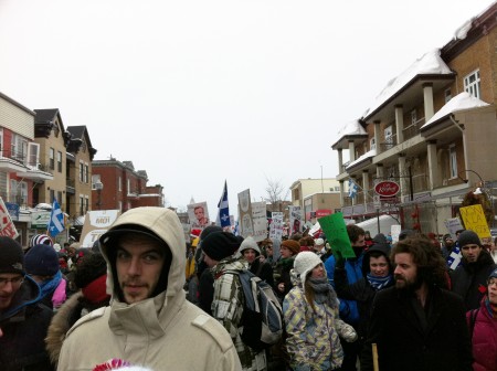 Manifestation passant par la Rue Cartier