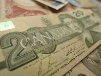 Le dollar canadien fracasse des records de 30 ans