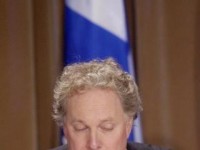 Pourquoi faut-il montrer la porte à Jean Charest?