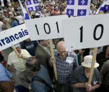 Des milliers de manifestants dénoncent le bâillon de Charest