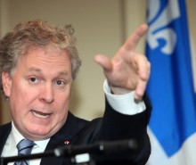 Pétition demandant la démission de Jean Charest