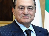Égypte: Moubarak ne renonce pas au pouvoir