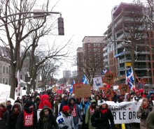 Manifestation pacifique à Québec: gaz lacrymogène pour tous!