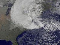 Sandy: l’ouragan Sandy, désormais cyclone post-tropical, continue de semer la terreur