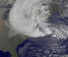 Sandy: l’ouragan Sandy, désormais cyclone post-tropical, continue de semer la terreur