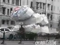 Insolite en Chine: Un scooter camion (Vidéo)