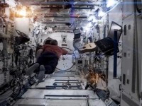 Chris Hadfield chante Space Oddity dans l’espace (Vidéo)